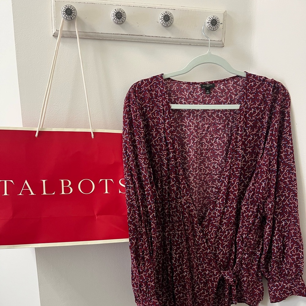 Talbots. Easy, drape wrap top. Details! Fabric-covered buttons on ea/sleeve.